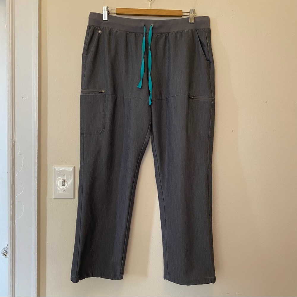 FIGS 7-Pocket Adjustable Ankle Scrub Pants Zippered Back Pockets Gray Sz Large